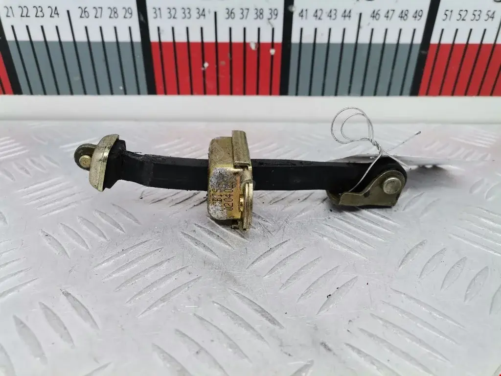 Ограничитель двери MR135675