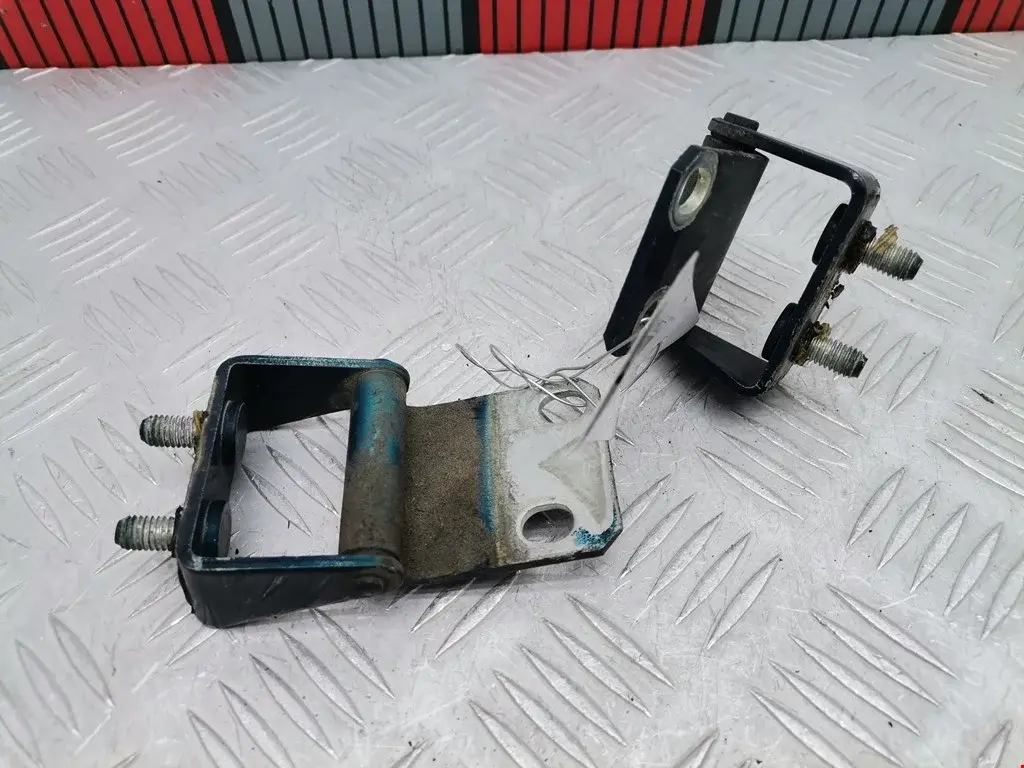 Петля крышки багажника 30899396