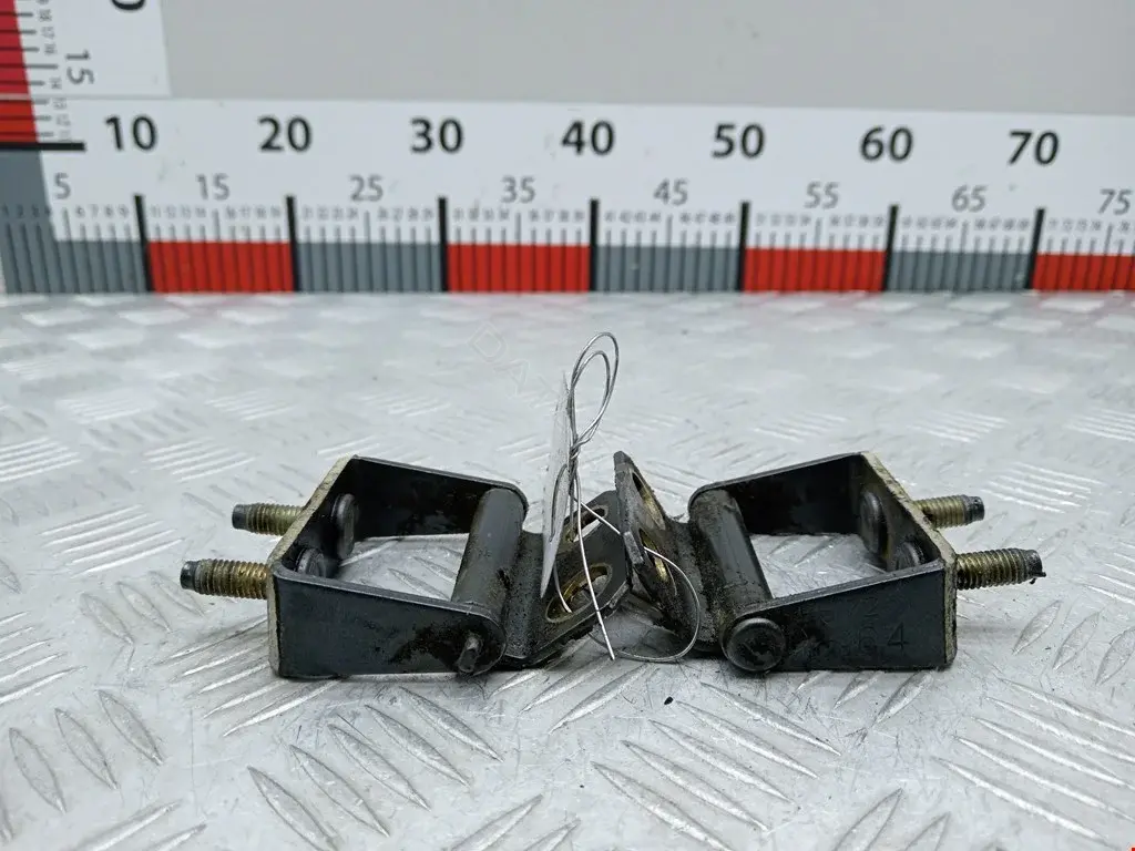 Петля крышки багажника 90400BU000