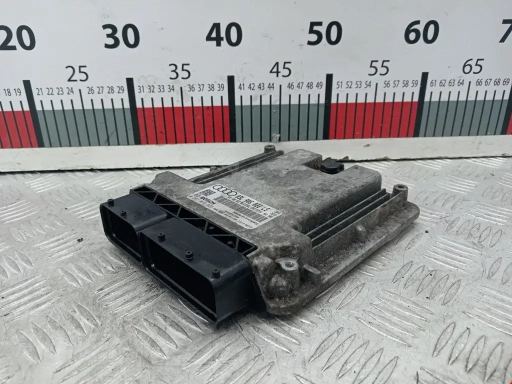 Блок управления двигателем 0281015823, 03L906022LS