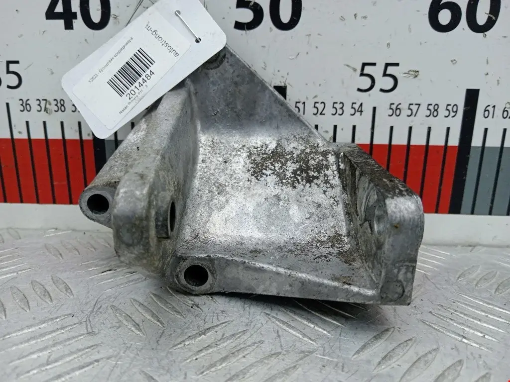 Кронштейн компрессора кондиционера 119102F600