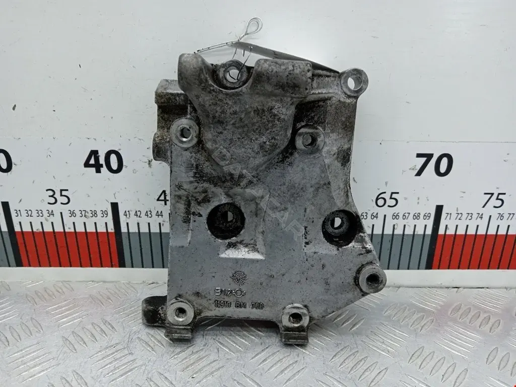 Кронштейн генератора 11910BM700