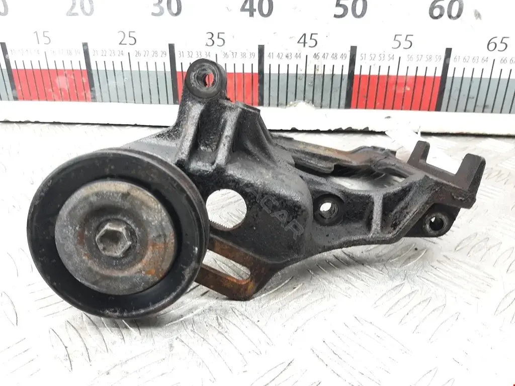 Кронштейн компрессора кондиционера MR398428