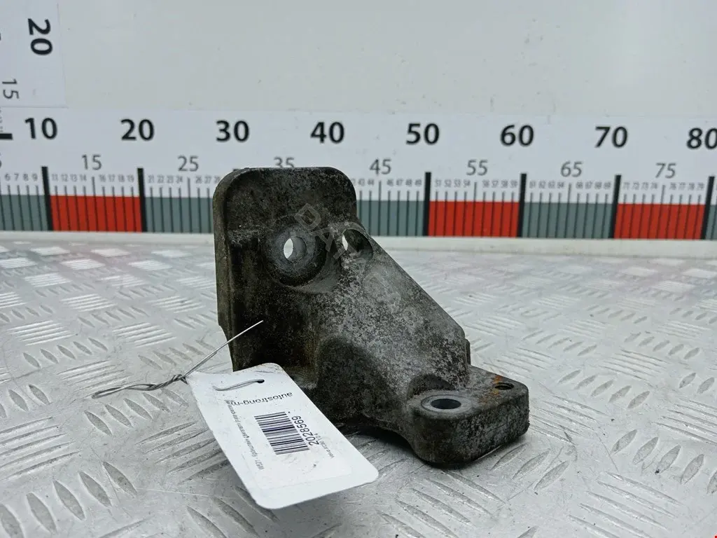 Кронштейн двигателя 30741567, 8634123