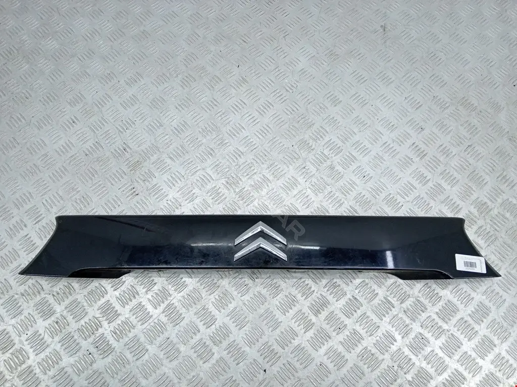 Накладка крышки багажника 00008742R7, 5817A064