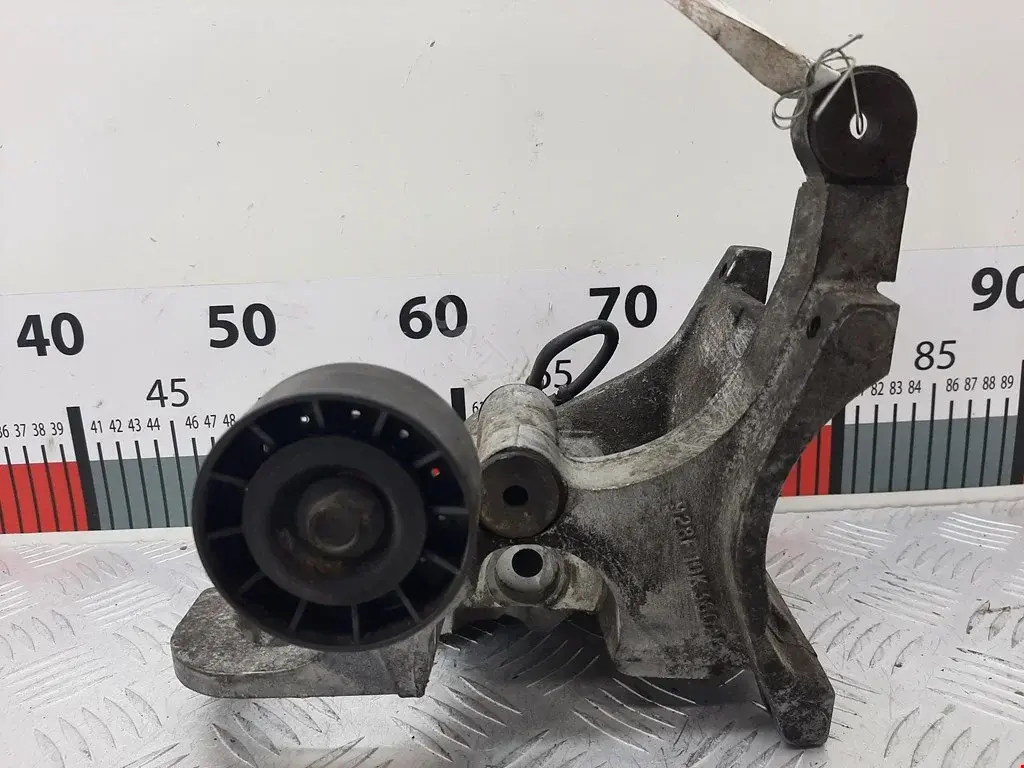 Кронштейн компрессора кондиционера 928F10K360AC