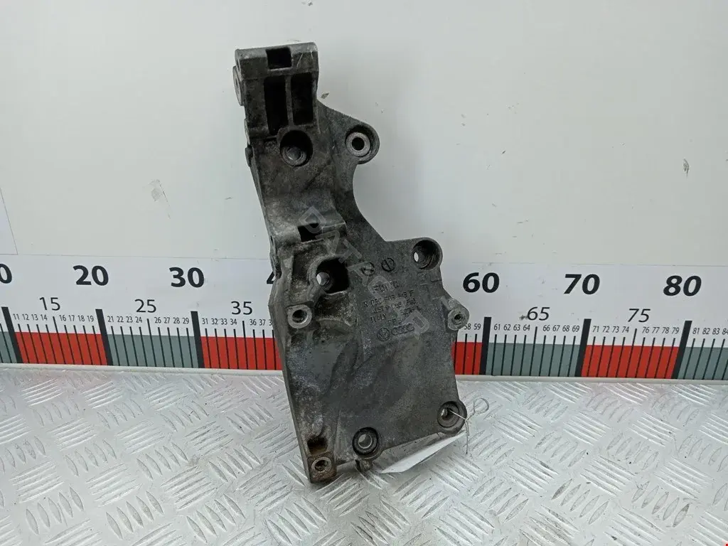 Кронштейн генератора 03G903143F