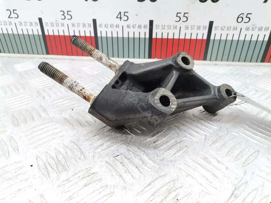 Кронштейн двигателя GJ5F39030A