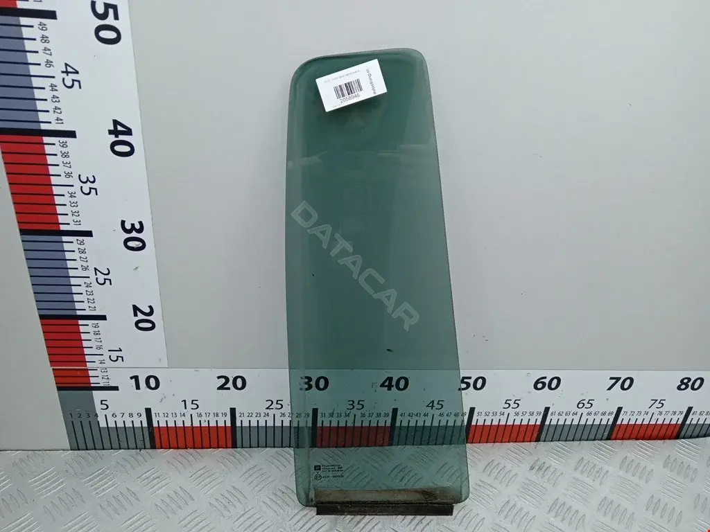 Форточка задняя правая 9153208
