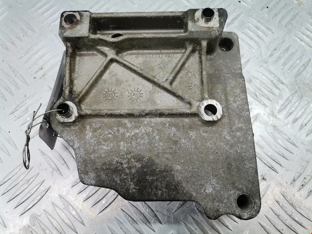 Кронштейн компрессора кондиционера 6453KG, 9657137480