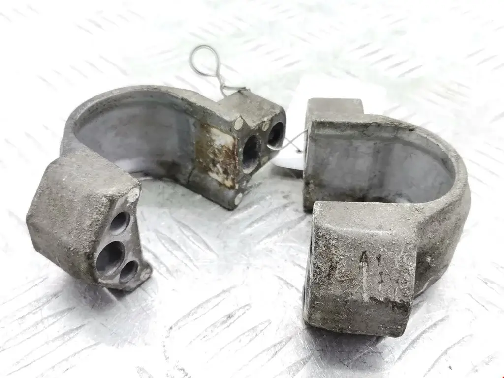 Скоба стабилизатора 3D0511439