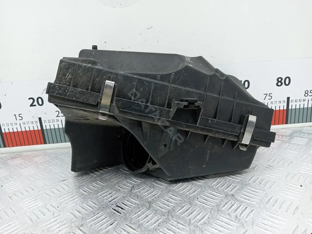 Корпус воздушного фильтра MR911742