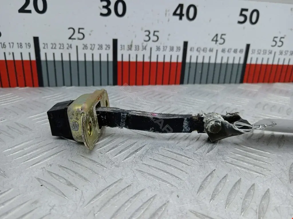 Ограничитель двери MR526777