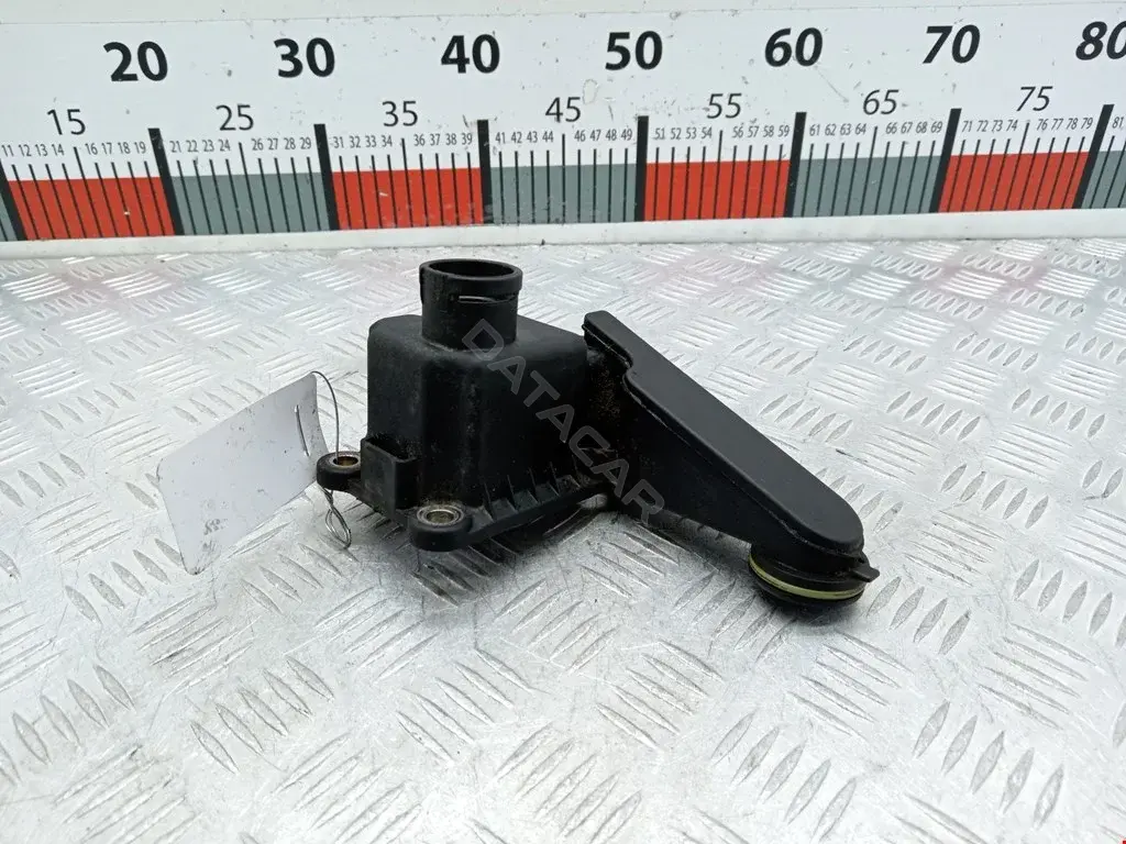 Клапан картерных газов 048103772B, 048103772C, 11031635901