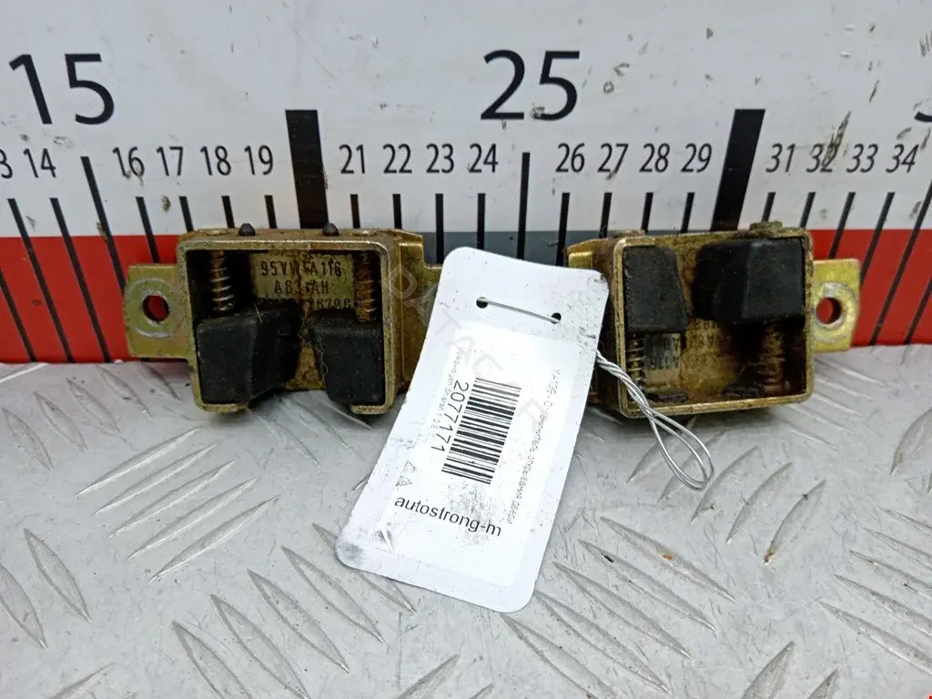 Ограничитель двери 7M0827301B