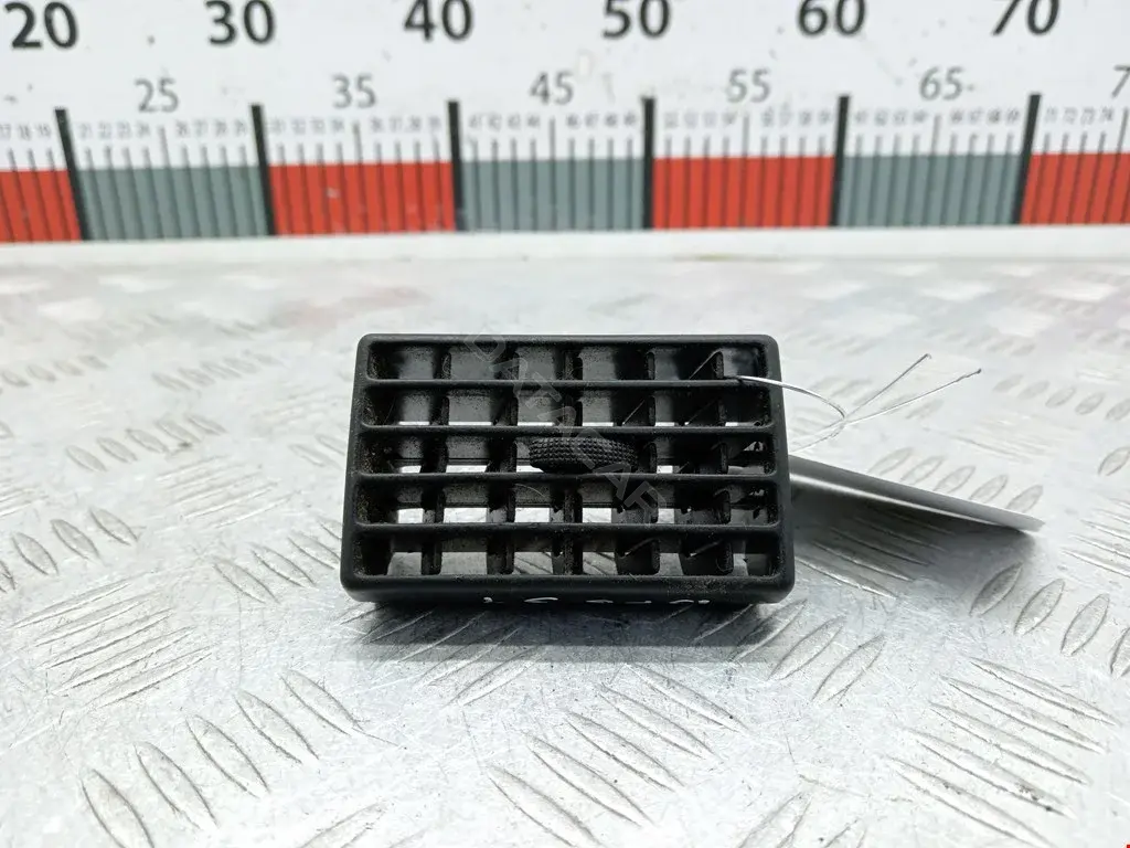 Дефлектор обдува салона 893820971