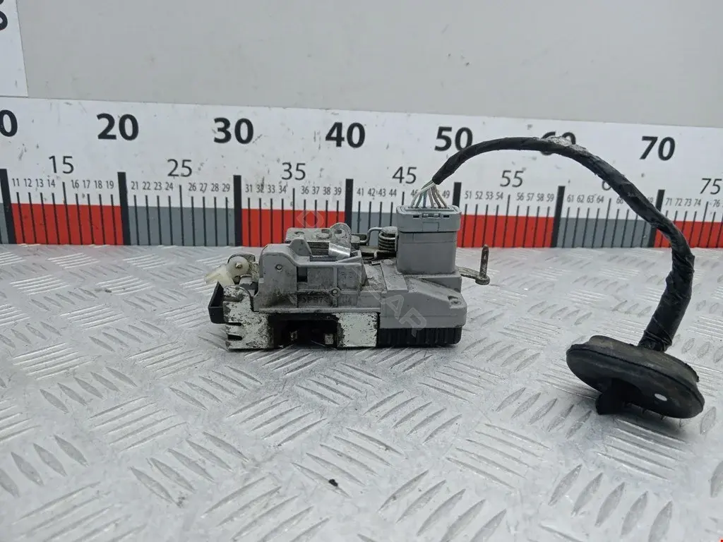 Замок двери 9136L8