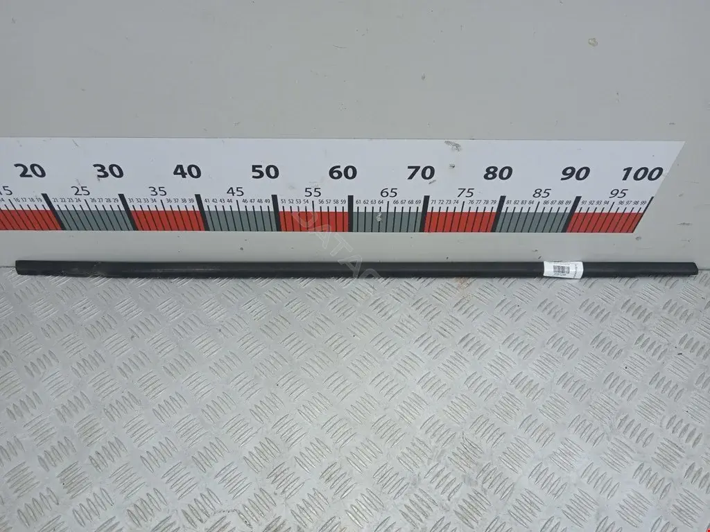 Молдинг двери 1T0837478E