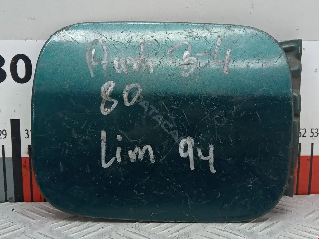 Крышка лючка топливного бака 8A0809905A