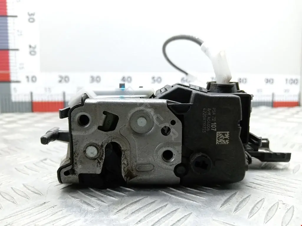Замок двери 9807954980