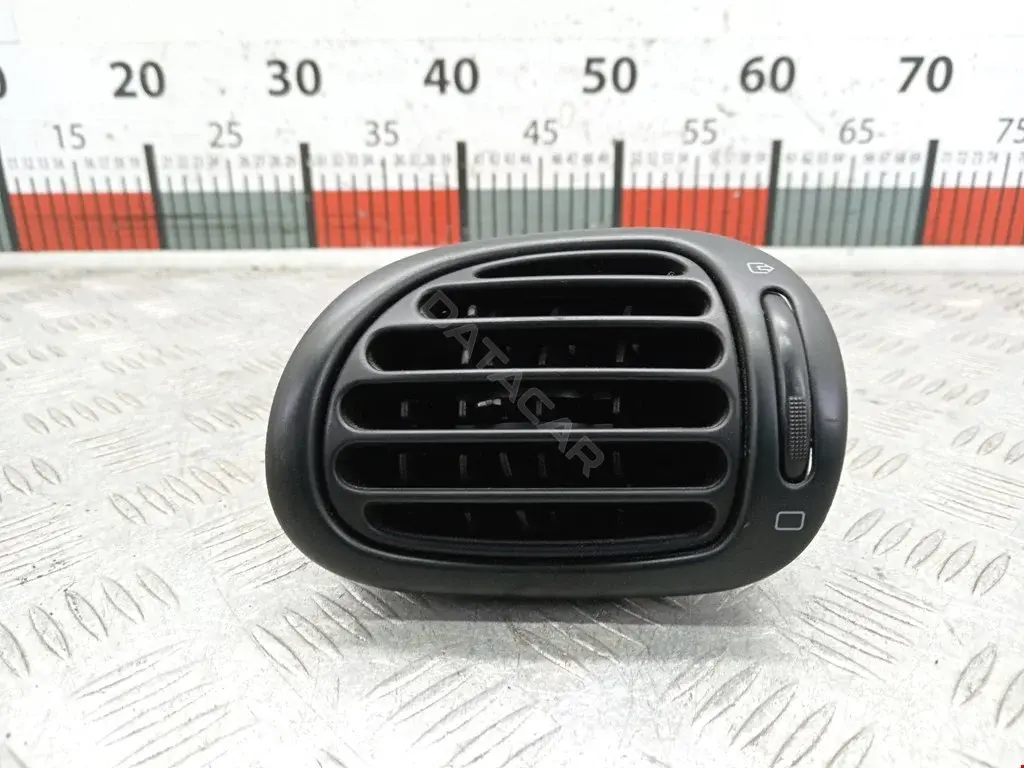Дефлектор обдува салона 9632184377