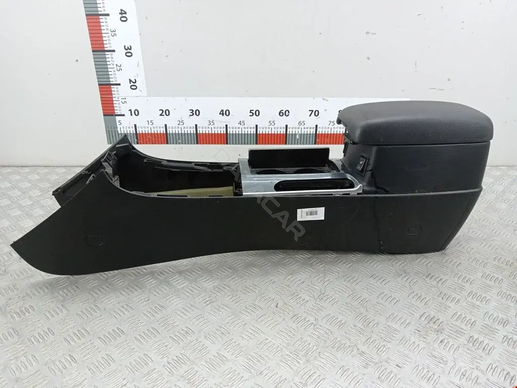 Подлокотник GJ6A64450B
