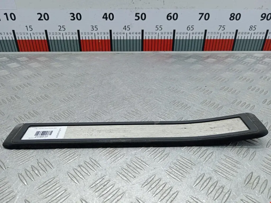 Накладка на порог A2116801535