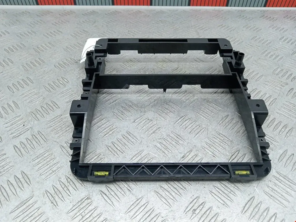 Рамка под магнитолу 1T0858071