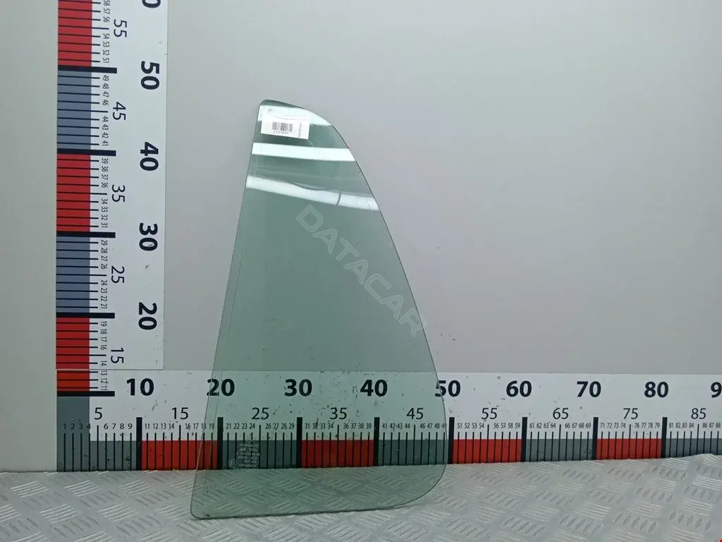 Стекло двери A1637350110