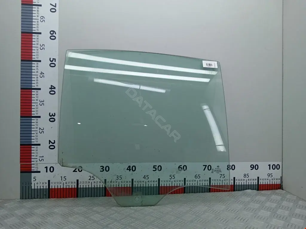Стекло двери 51358223810