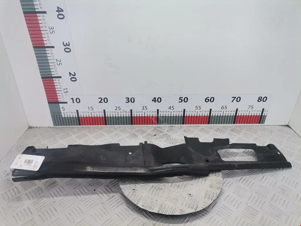Накладка панели крепления облицовки (телевизора) 1686982830, 1686989930, A1686982830