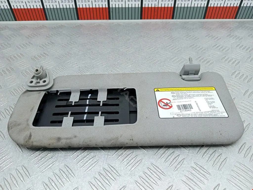 Козырек солнцезащитный 852102S610