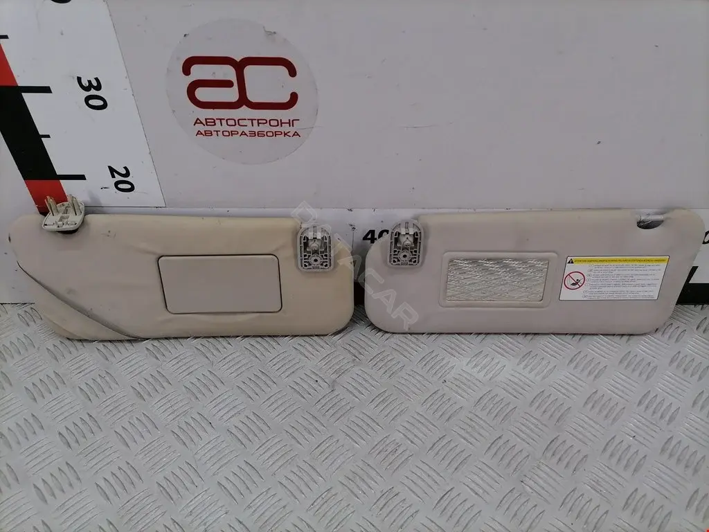 Козырек солнцезащитный 8153LH