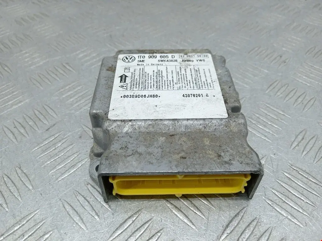 Блок управления подушками безопасности 1T0909605B, 1T0909605D, 5WK43828