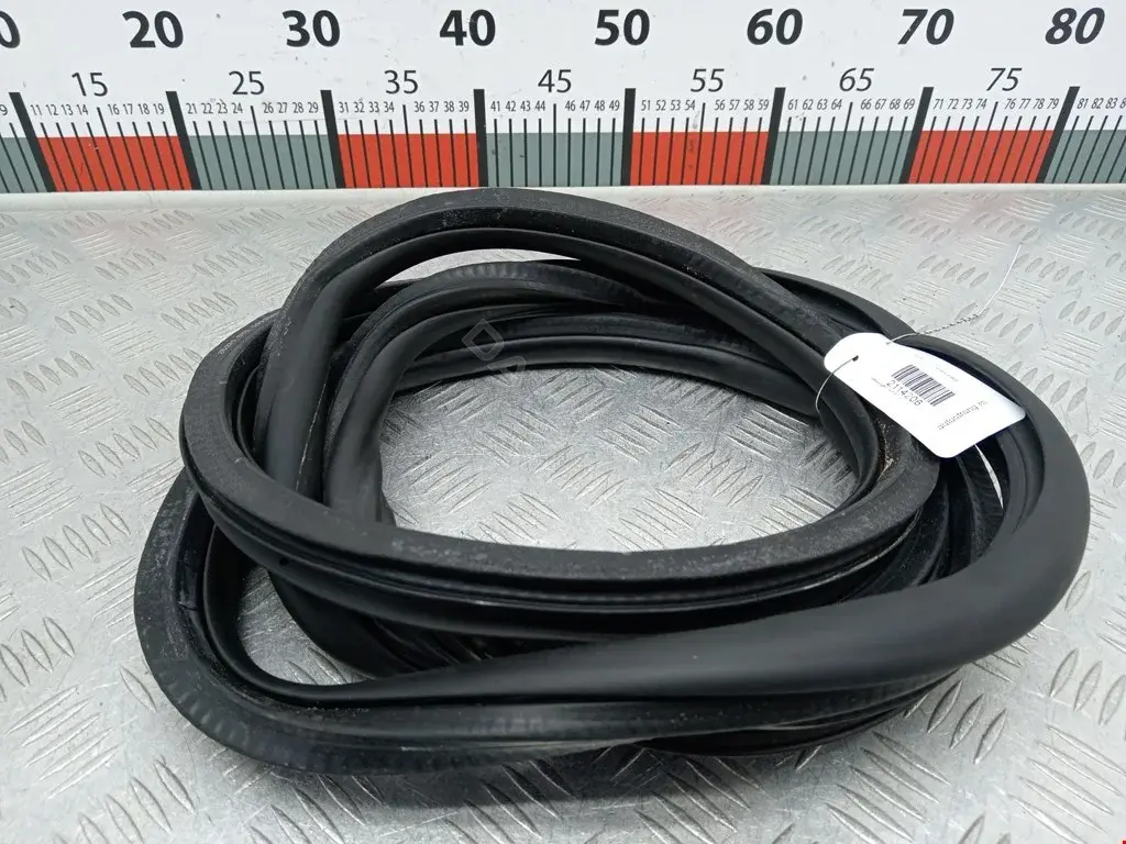 Уплотнитель двери 5K4867911C