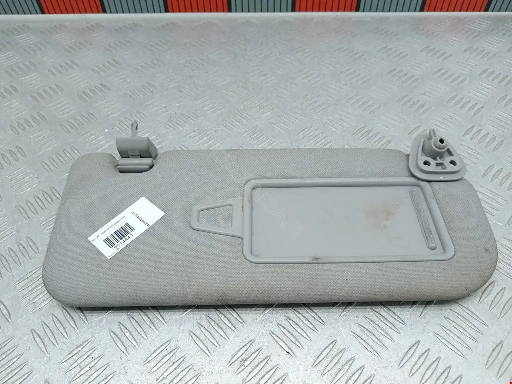Козырек солнцезащитный 852102S610