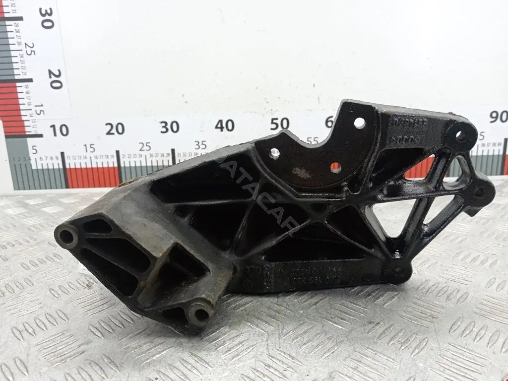 Кронштейн двигателя 7M0199308E