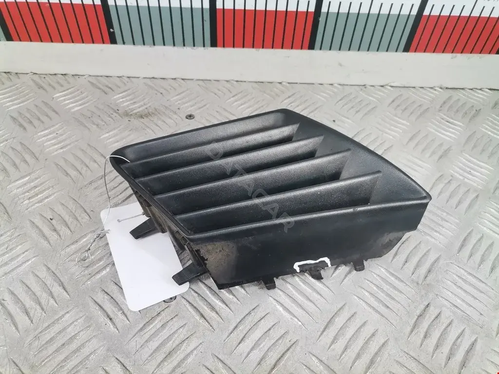 Решетка радиатора 6L0853676