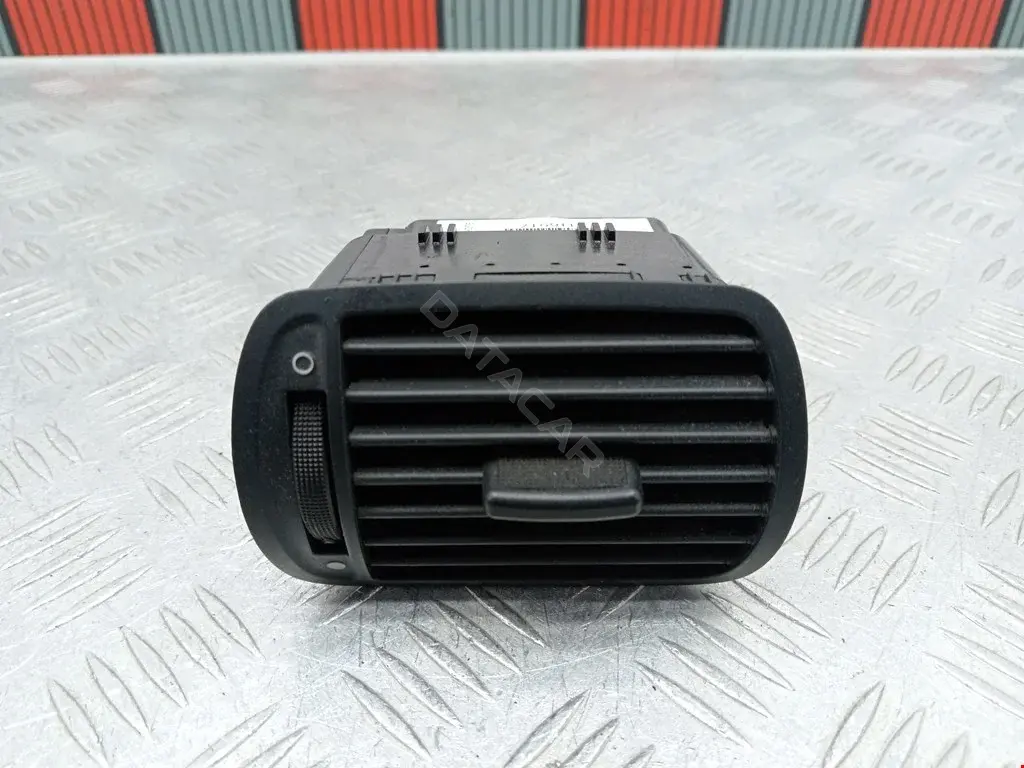 Дефлектор обдува салона 8L0820901