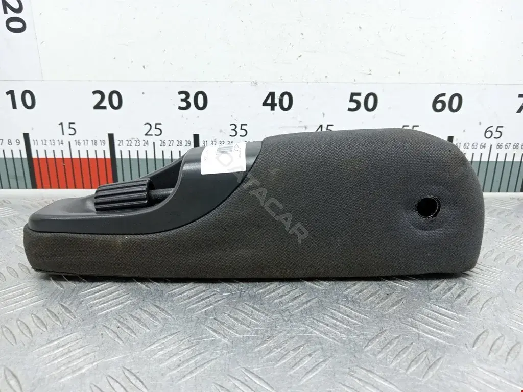 Подлокотник 7M3881081C