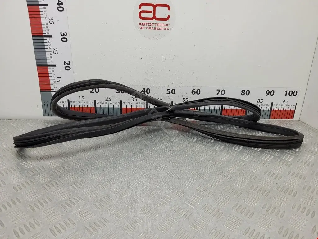 Уплотнитель двери 8L3837477A