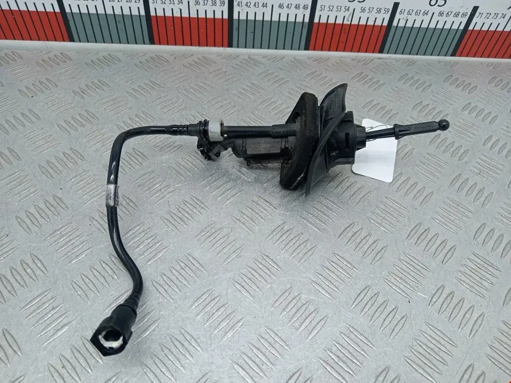 Главный цилиндр сцепления 3M517A543HE