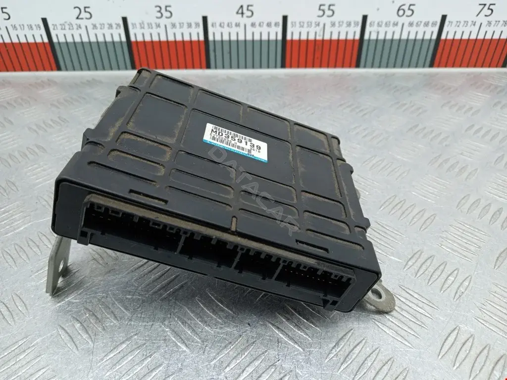 Блок управления двигателем E2T66896, MD359139