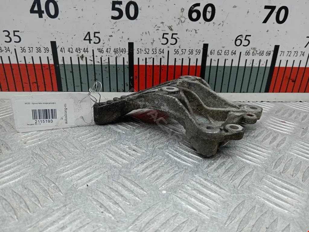 Кронштейн компрессора кондиционера 64557580781, V754891480