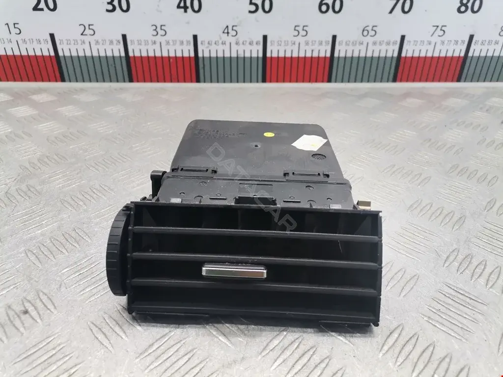 Дефлектор обдува салона 3M51R014L21