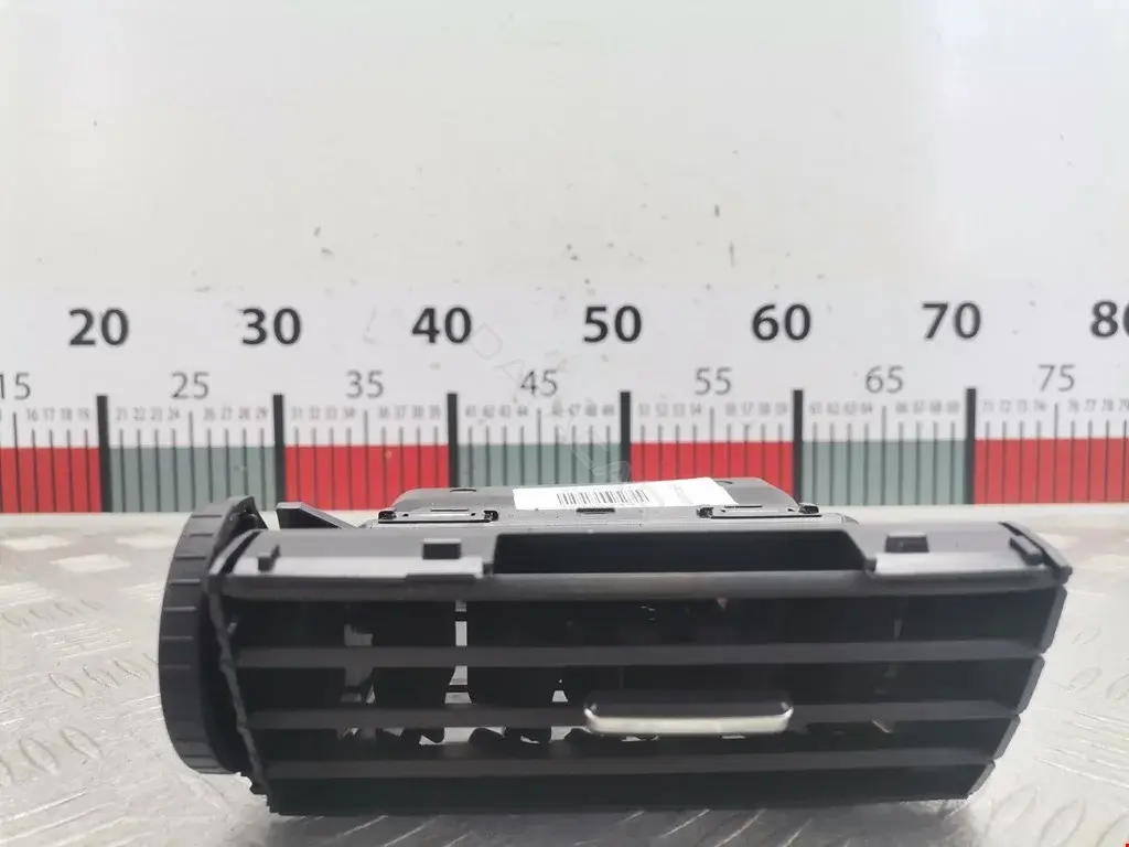 Дефлектор обдува салона 3M51R014L21