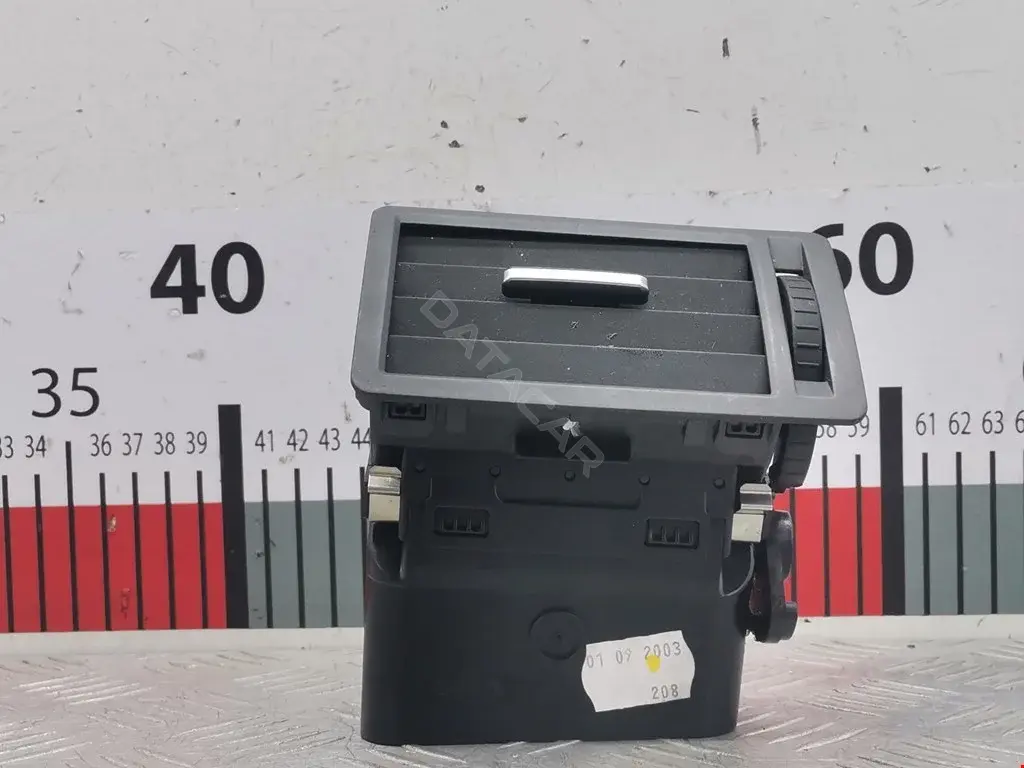 Дефлектор обдува салона 3M51R014L21