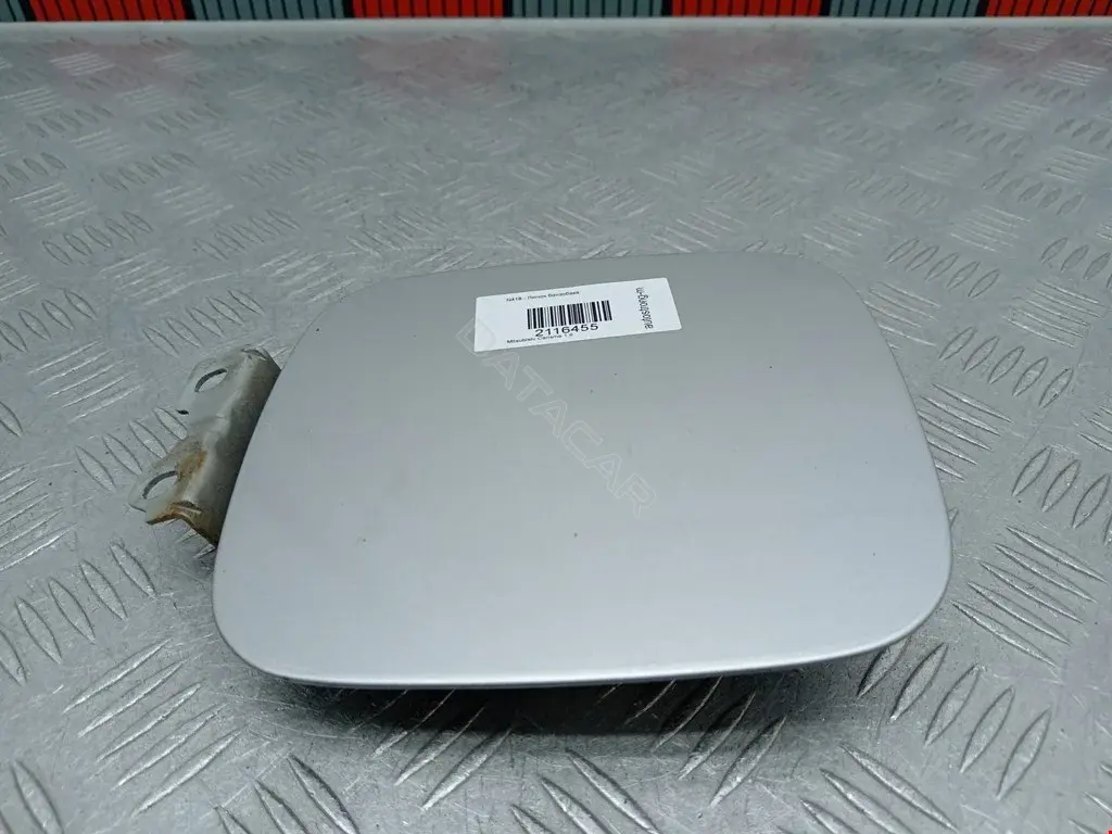 Крышка лючка топливного бака MR125482