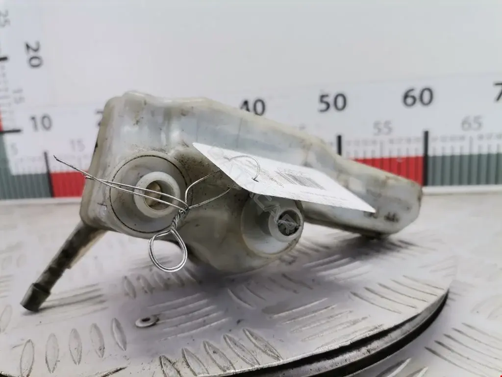 Бачок тормозной жидкости 3D0611301B