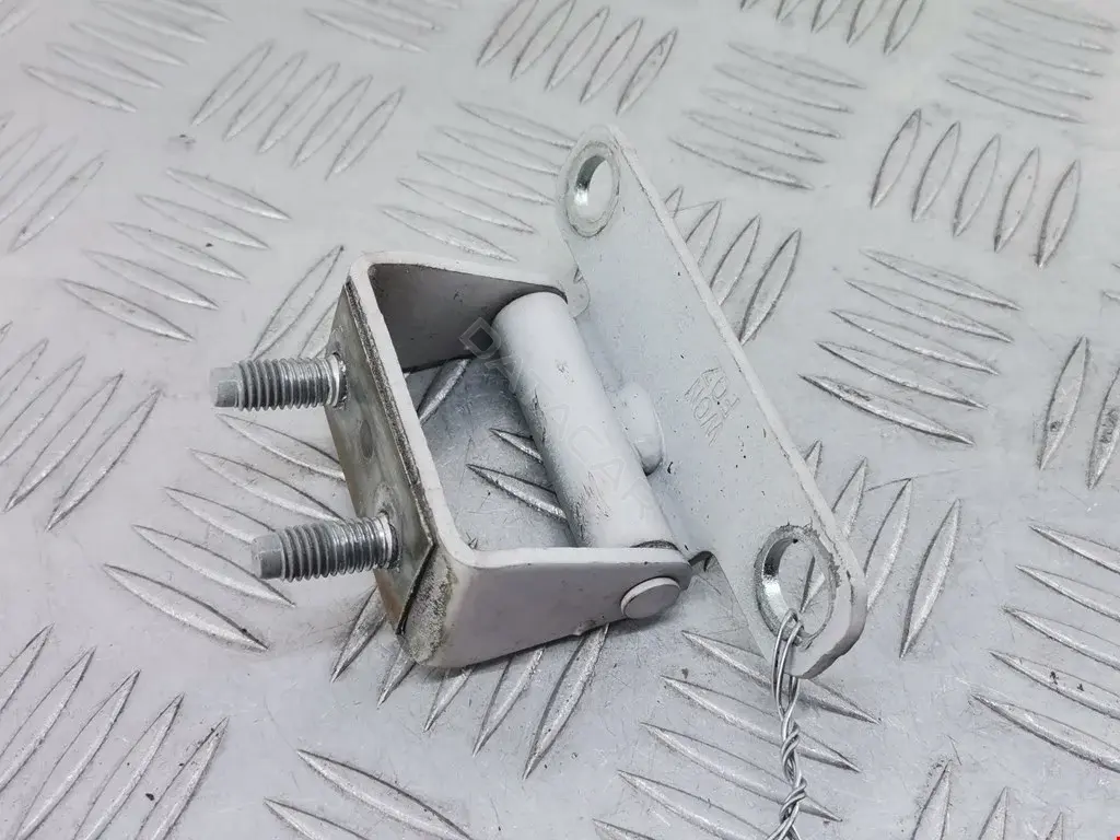 Петля крышки багажника 797102S000